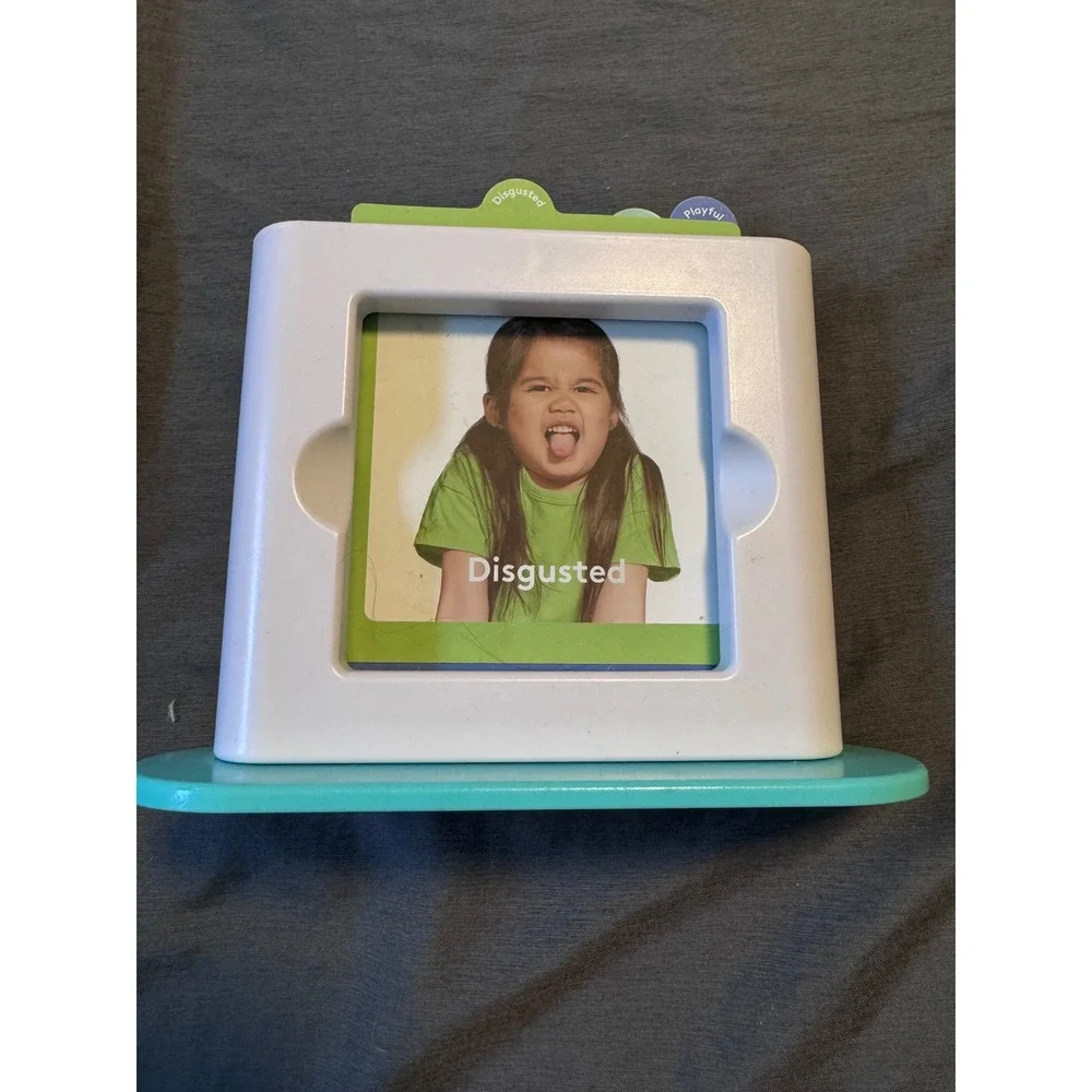 Lovevery My Mood Mirror Toddler Emotional Learning Toy with 5 Emotion Cards